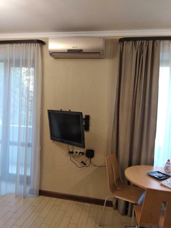 Studioapart In Downtown 예레반 외부 사진